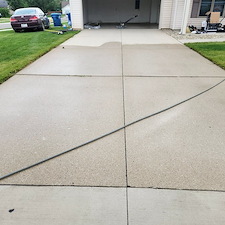 Driveway-Cleaning-and-Sidewalk-Pressure-Washing-Near-Fort-Wayne-IN 3