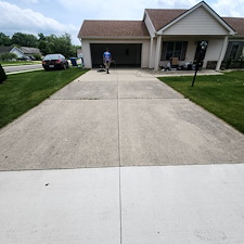 Driveway-Cleaning-and-Sidewalk-Pressure-Washing-Near-Fort-Wayne-IN 1