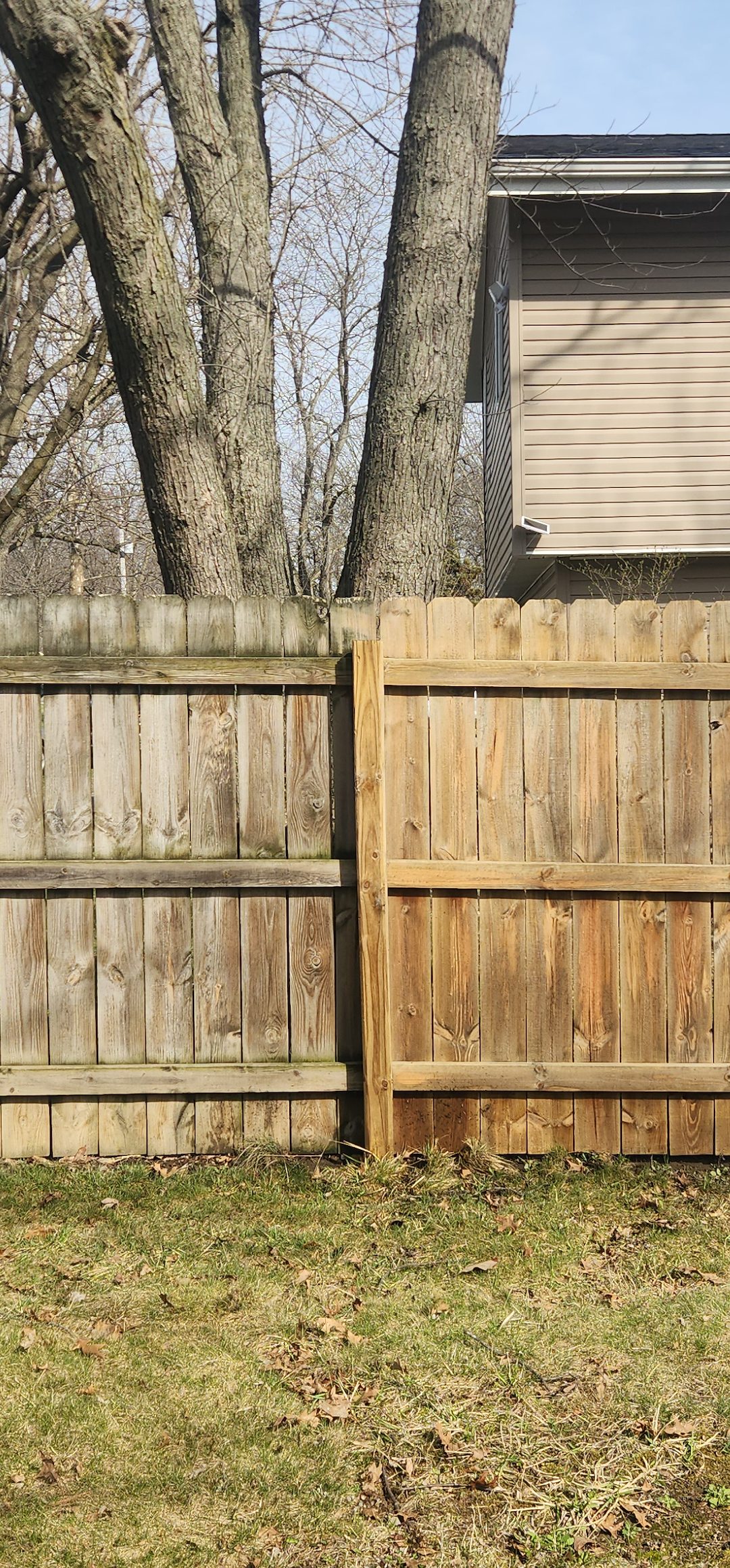 Fence Cleaning in Fort Wayne, IN – Wood Fence Soft Washing Project