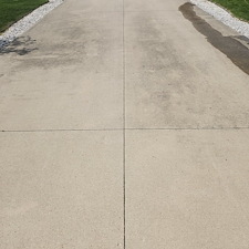 Pressure-Washing-Fort-Wayne-House-Driveway-Transformation 0