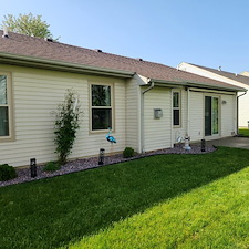 Pressure-Washing-Fort-Wayne-House-Driveway-Transformation 2