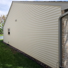 Pressure-Washing-Fort-Wayne-House-Driveway-Transformation 3