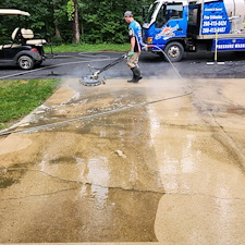 Professional-Driveway-and-Garage-Floor-Cleaning-in-Fort-Wayne-Beaver-Ave-46807 1
